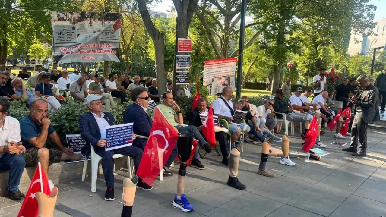 Er gazi ve sehit aileleri guvenparkta haklarimiz verilene kadar ayrilmayacagiz iU54HLln